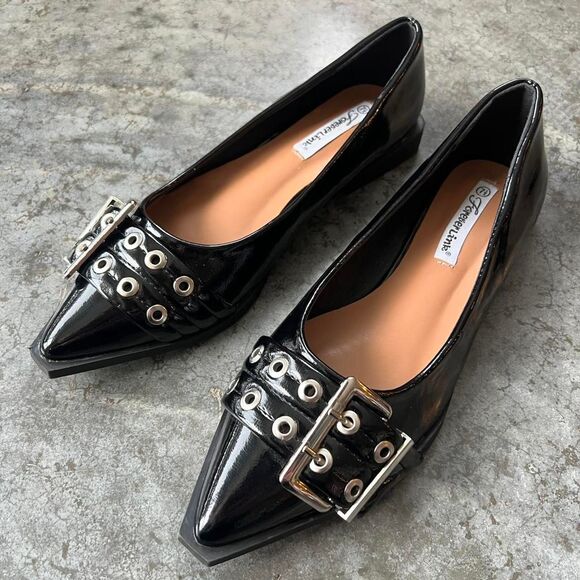 Forever Link Shoes - Forever Link Black Patent Pointed Toe Buckle Flats Grommet Hardware Edgy 7.5